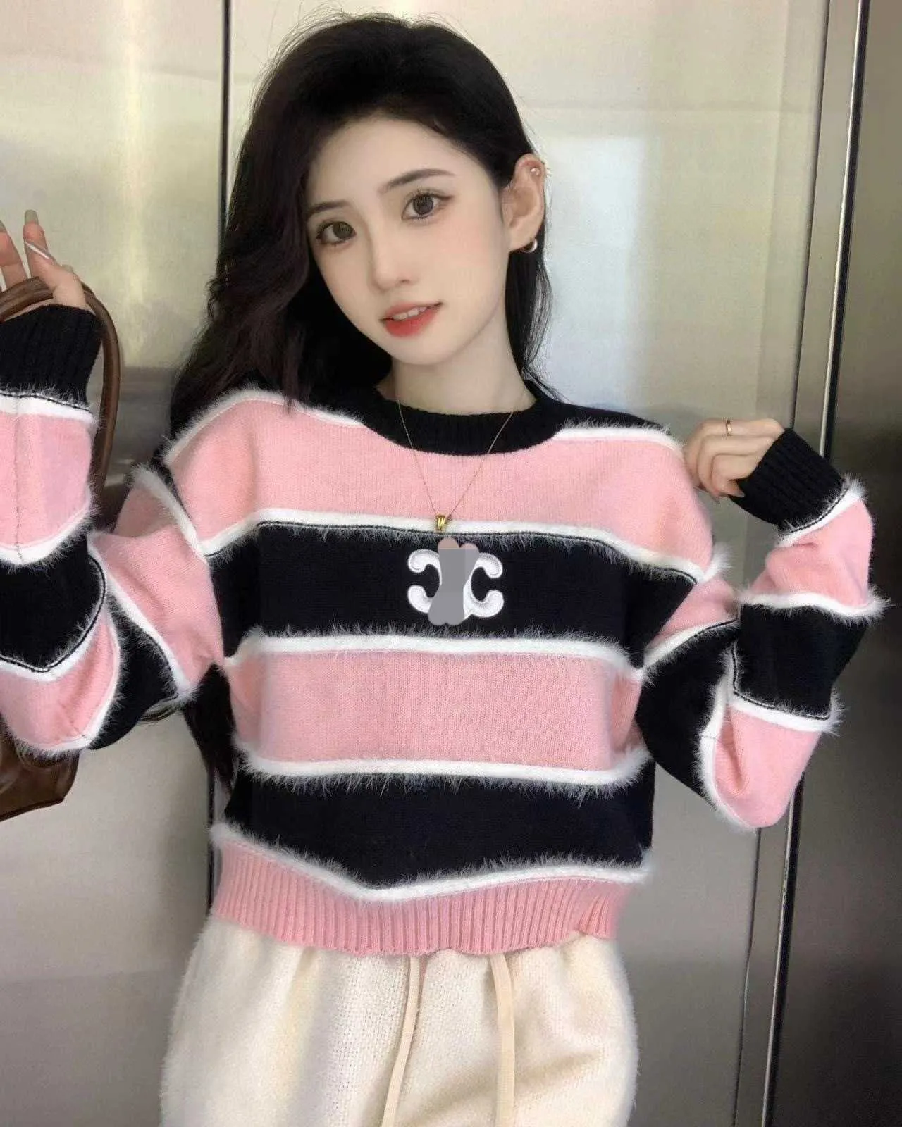 CE * 23SS Autumn and Winter New Letter Hafdery Stripe Pullover Krótki dzianin Sweter Top Sweet and Pure Style