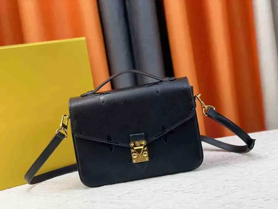 2023 Omens Designer Torba na ramię krem ​​monochromatyczne wytłoczone różowe ziarno skórzana skórzana kieszonkowa moda Top Handbas Torebka Makijażowa torba na ramię Crossbody M45809