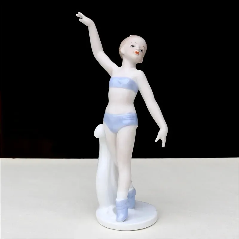 Obiekty dekoracyjne figurki seksowne porcelanowe balet wodny figura baletnica ceramiczna dziewczyna miniaturowa dekoracje pokoju rzemieślnicze pamiątki ozdoby 231007