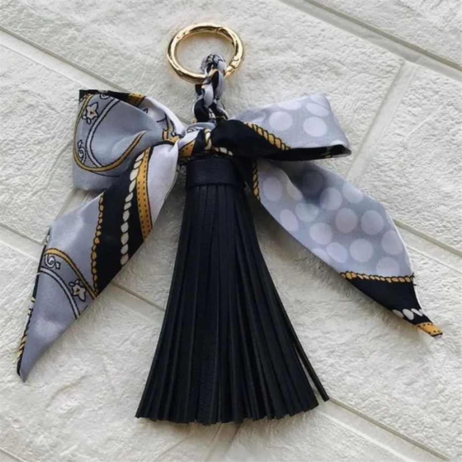 Silk som halsduk nyckelkedja faux läder tasslar keyring daglig mode gåva vacker handväska charm ryggsäck hängande handväska pendant242f