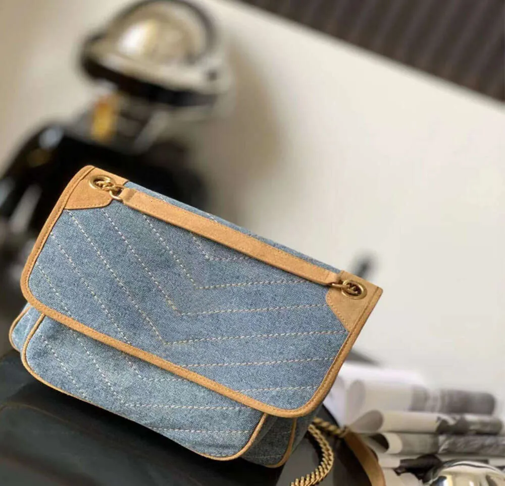 Classic Style Washed Denim bag Luxuries Designers Women Bags Pochette Luxury Bag Puffer Chain Cowboy Crossbody Folds Flap Envelope Messenger Blue GM Size