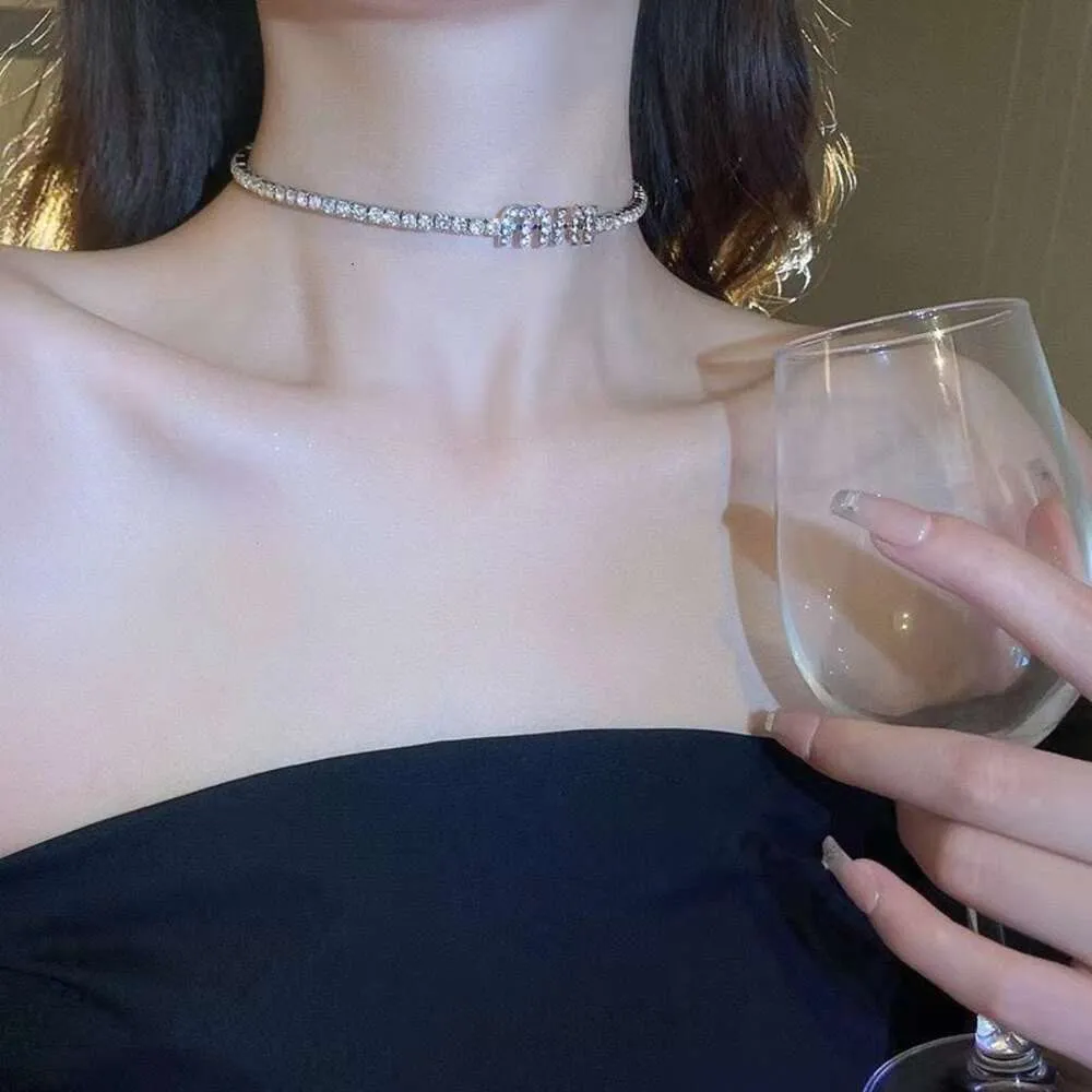 Miu grande et petite soeur Style ~ haut de gamme plein diamant fête clavicule chaîne robe collier accessoires 558