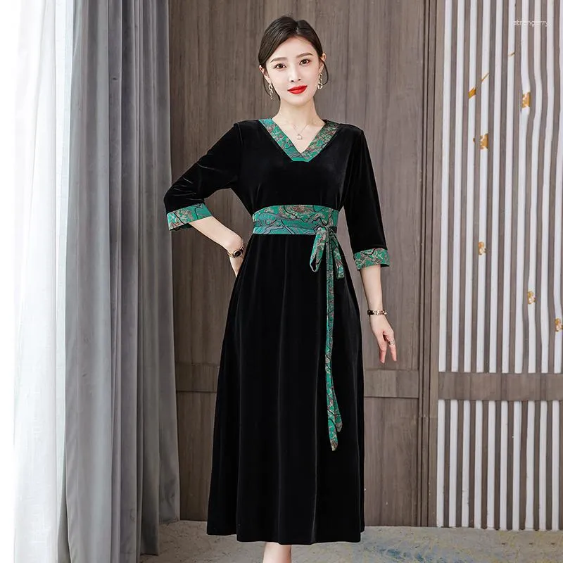 Casual Dresses 2023 Fashion Golden Velvet Dress Women's Autumn Versatile V-Neck 7/4 Sleeve Loose Fit Holiday Vestidos