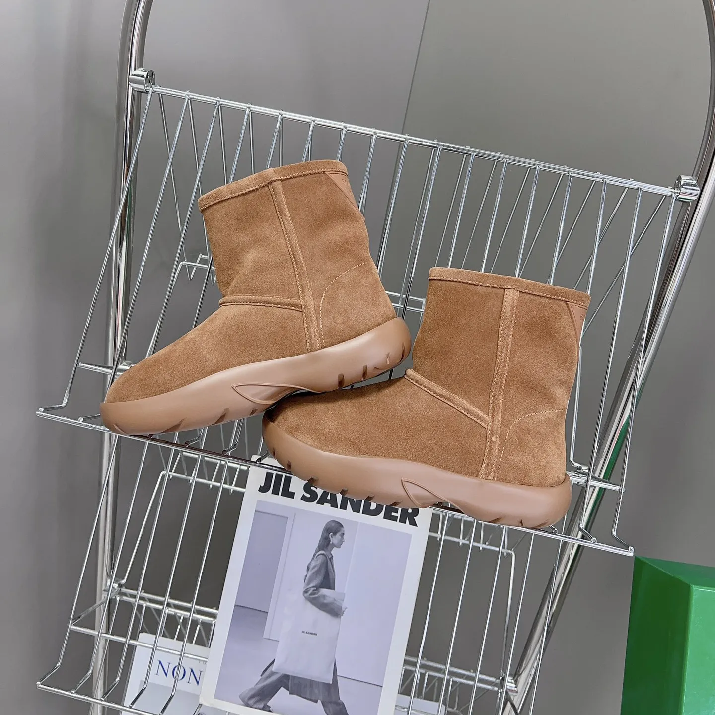 Zimowe buty swobodne futra owczacza krążą kostki w stylu klasyczne dama ciepłe buty śnieżne płaskie gęste ultra światła gumowe designerskie buty dla kobiet