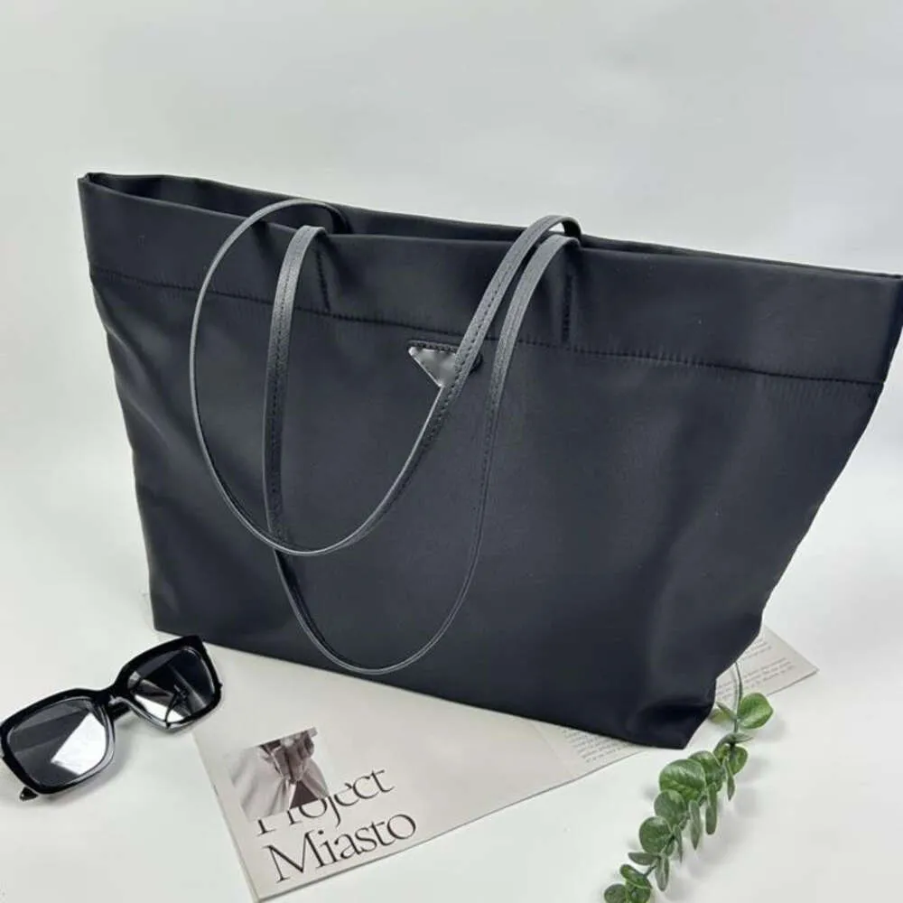 Черная сумка, нейлоновая сумка-тоут для мужчин и женщин, сумки на ремне, дизайнерская сумка Pd, большая вместительная сумка для покупок, сумка с вышитым логотипом под мышками, женские сумки-тоут