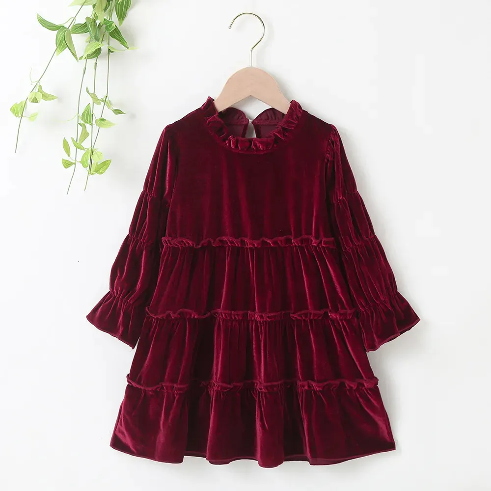 Robes de fille Automne Hiver Filles Robe À Manches Longues Velours Col Roulé Vin Rouge Noir Plissé Solide Mignon Doux Bébé Robes 2-6T 231007