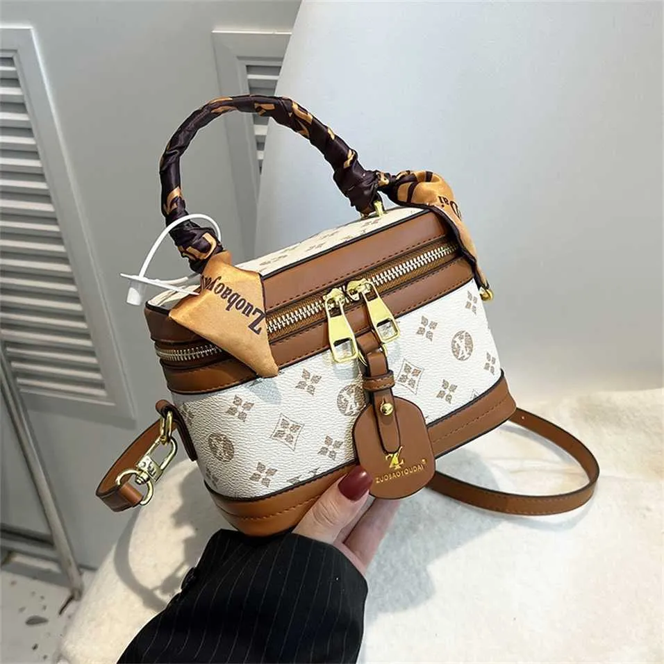 High quality for women 2023 New fashion printed Versatile portable Makeup trend number 856
