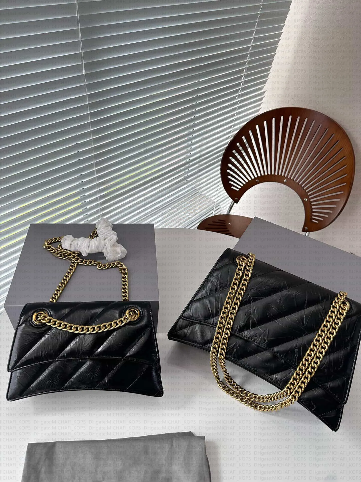 Luxury Quilted Leather Hourglass Chain Handle Shoulder Bag With Twill