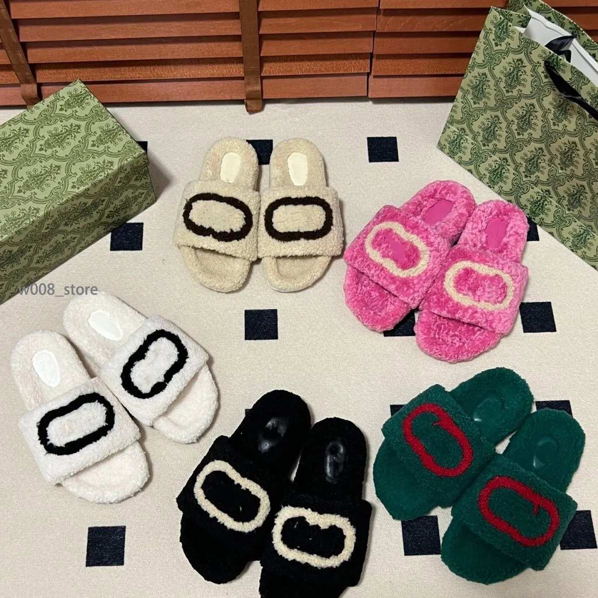 Italië dames pantoffels van lamswol Klassiek Platte hak Zomer Designer Mode flops dame Slides damesschoenen Hotel Bad Dames sexy herfst en wintercomfort Sandalen