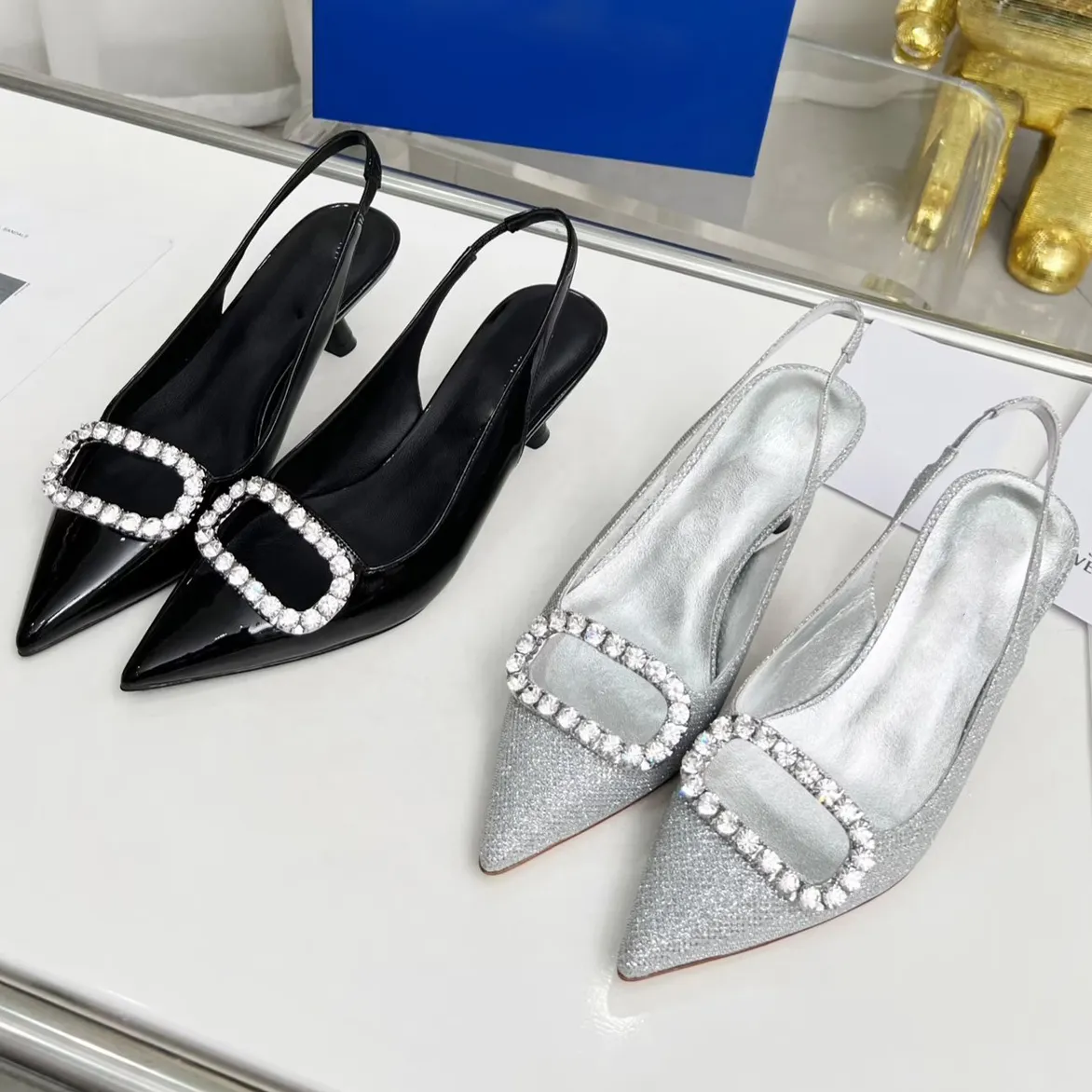 Parlak gümüş elbise ayakkabıları tasarımcılar sandalet çok yönlü kare rhinestone toka slingbacks 5.5cm yüksek topuklu kadın sandal yavru kedi topuk sivri ayak parmakları tasarımcı ayakkabı