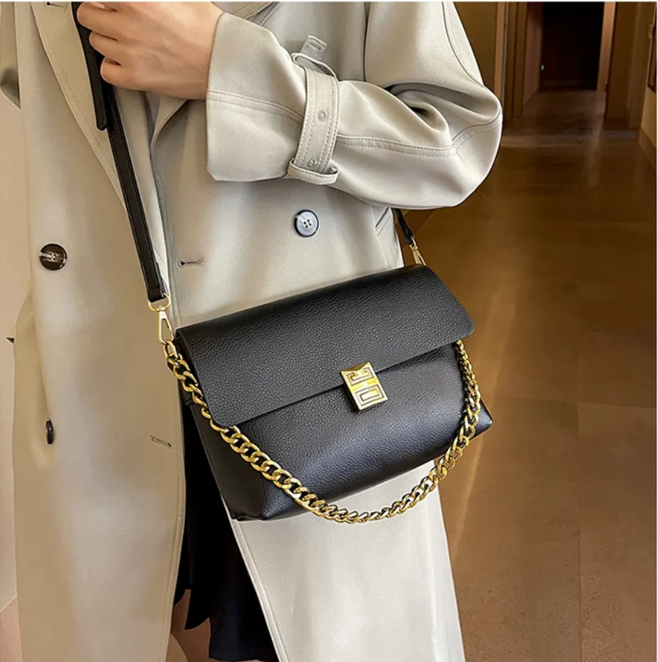 Niche Texture Chain Bag Women's New Trend Small Square Bag Versatile INS One Shoulder Crossbody Bag Envelope Bag Black Colour