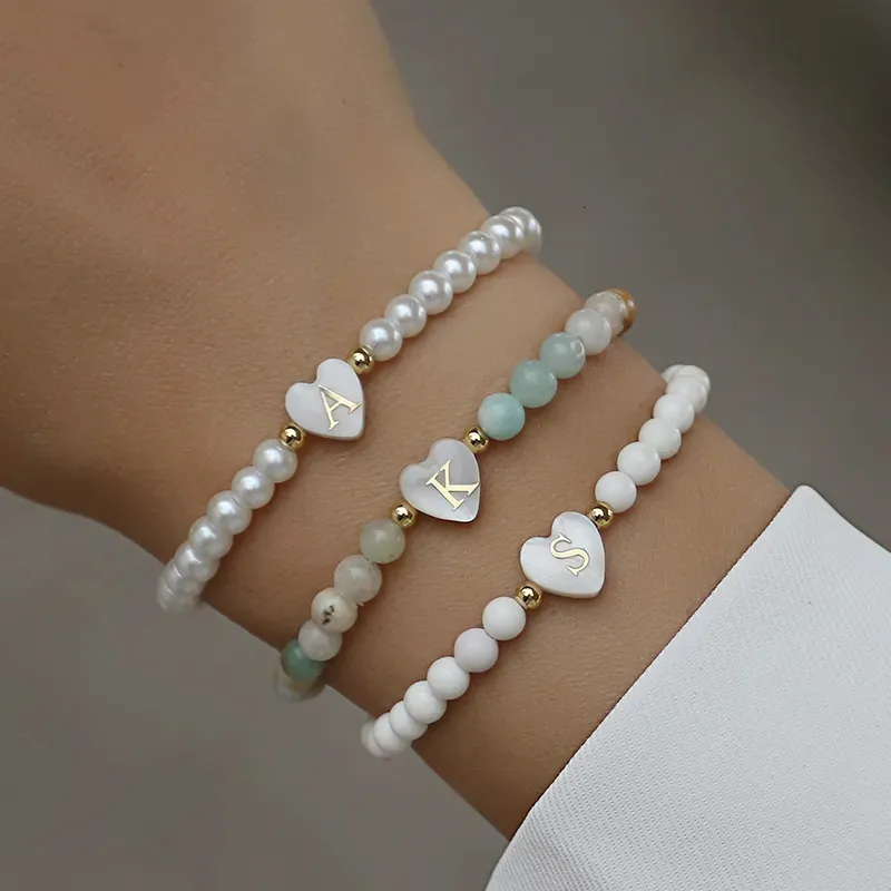 Charm Armband Classic Heart Shape AZ Inledande bokstav Kvinnor Armband Temperament 4mm Stone Handgjorda för smyckespresent 231006