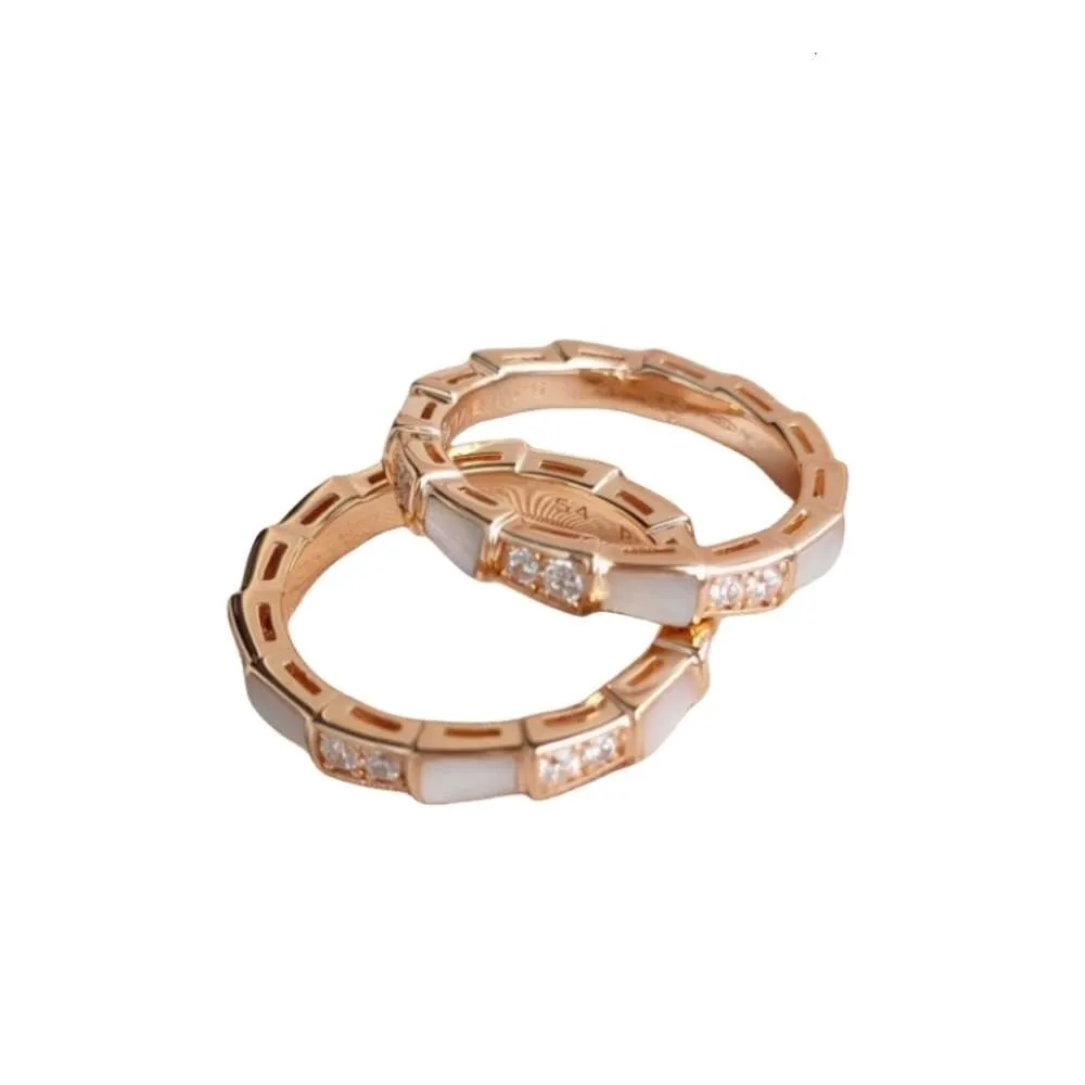 2024 Designer Bulgariiy Schmuck Band Ringe Luxus Mode Frauen Weiße Fritillaria Schlangenknochen Qualität 18 karat Roségold Diamant Paar Ring