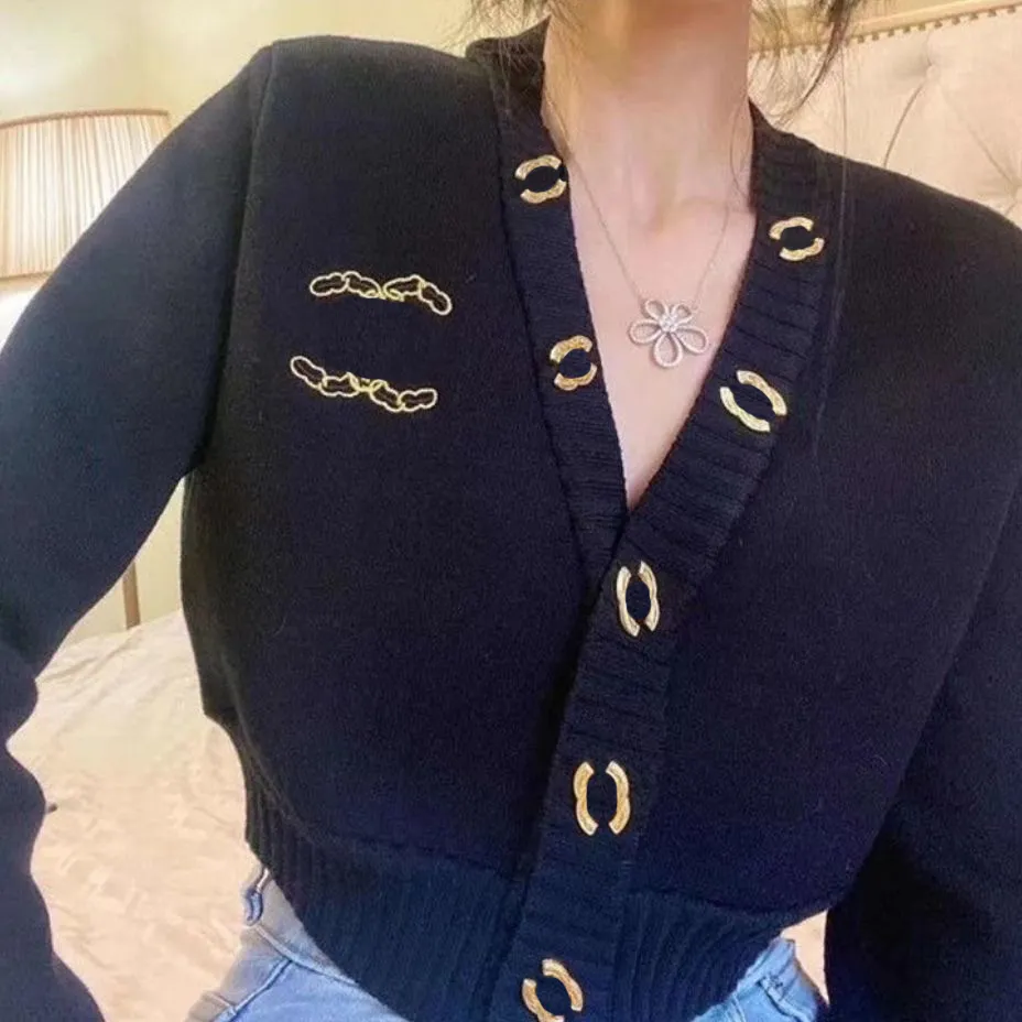 Paris Moda Kadın Sweaters Sonbahar hırka v yaka metal düğmesi C+C harf nakış tüm maç tasarımcısı etiketi günlük casua tatil replikas kıyafetleri örgü üstleri