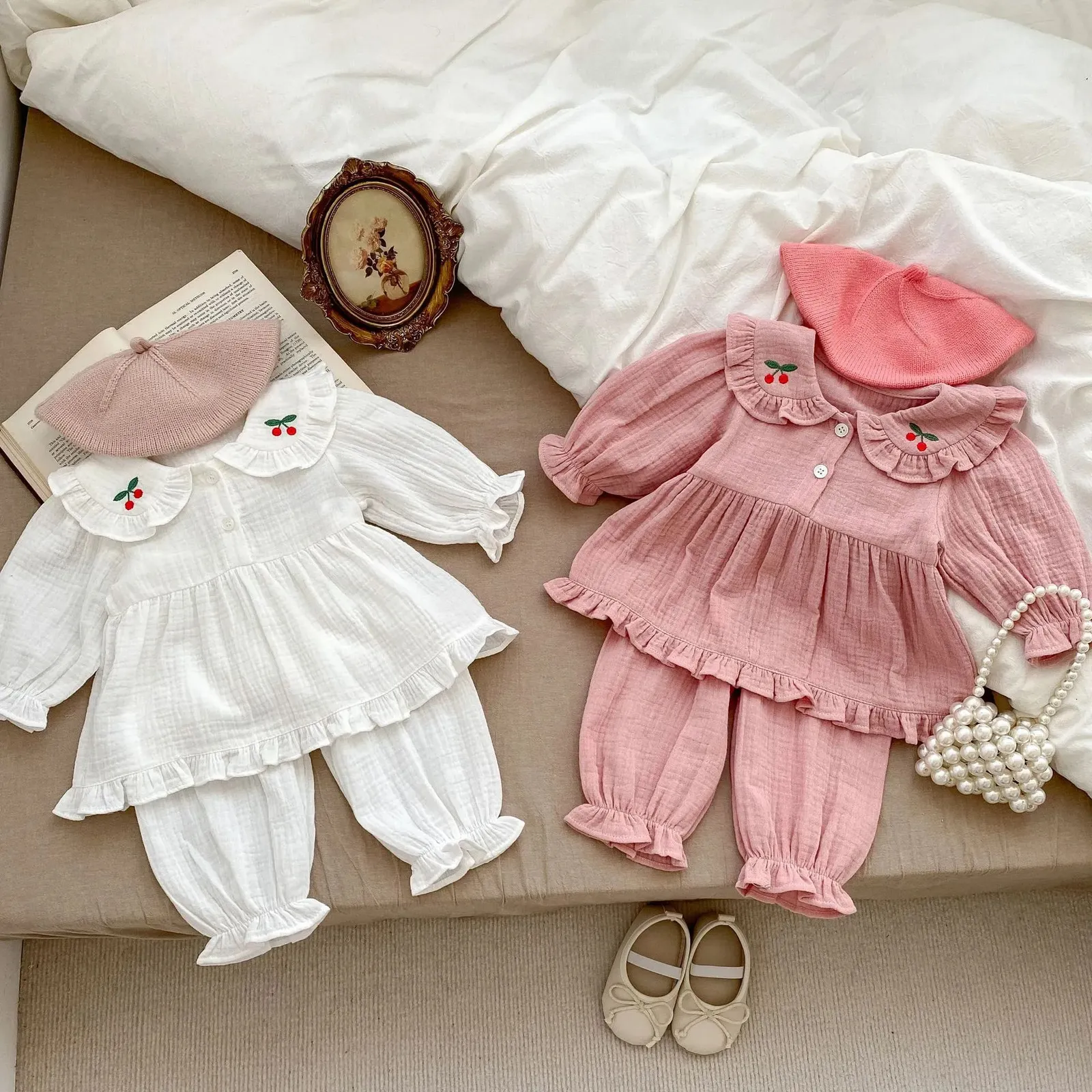 Ensembles de vêtements 2023 automne printemps bébé filles 2 pièces pyjama ensemble coton cerise hauts amples solide doux respirant pantalon costume enfant en bas âge sleepsuit 231007