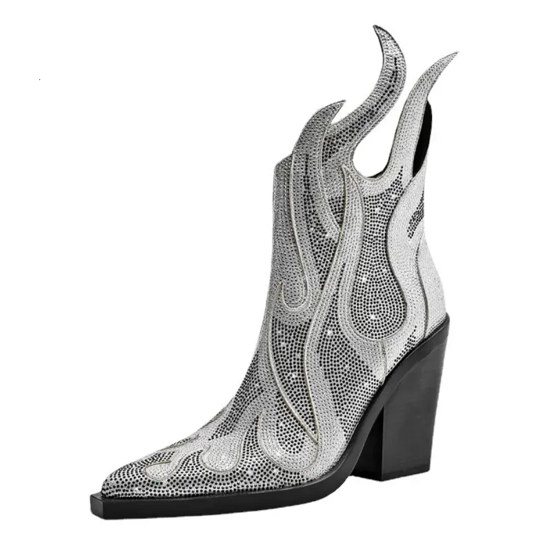 Stövlar Kvinnors strass Flame Ankle Boots Elegant High Heels Western Cowboy Boats Party Dress Designer Shoes Big Size 42 43 231007