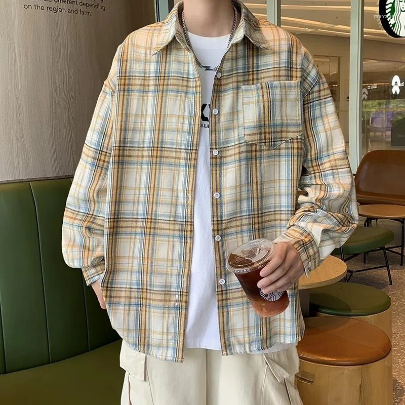 メンズカジュアルシャツ格子縞の長袖ルーズティーンシャツファッションラペルボタンダウン男性ブラウスのポケットパターントップC173