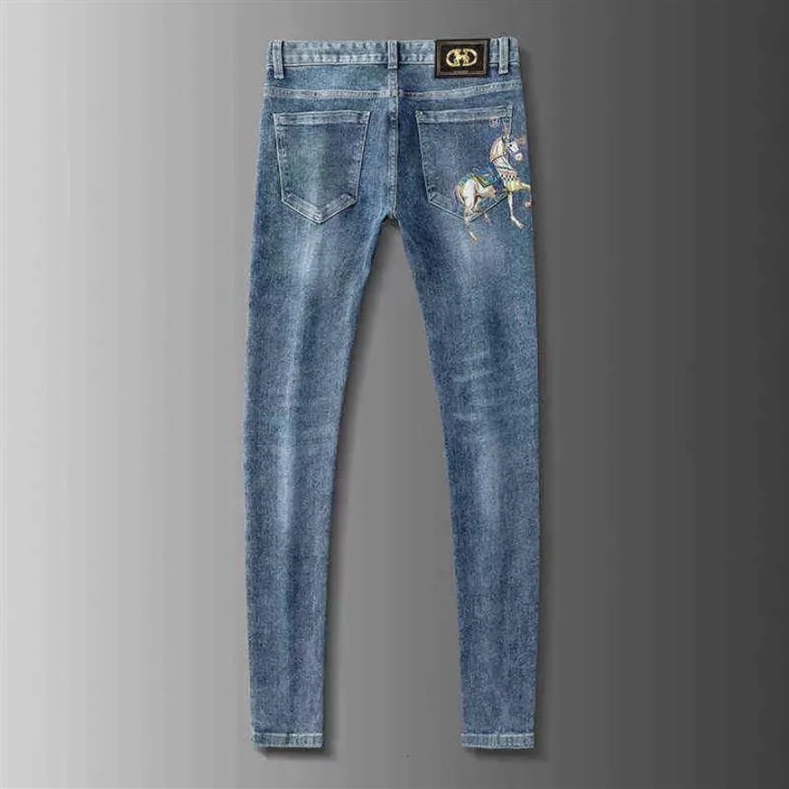Весенне-летние брендовые джинсы, мужские эластичные корейские версии, облегающие ноги, синие брюки с золотистым принтом лошади226C