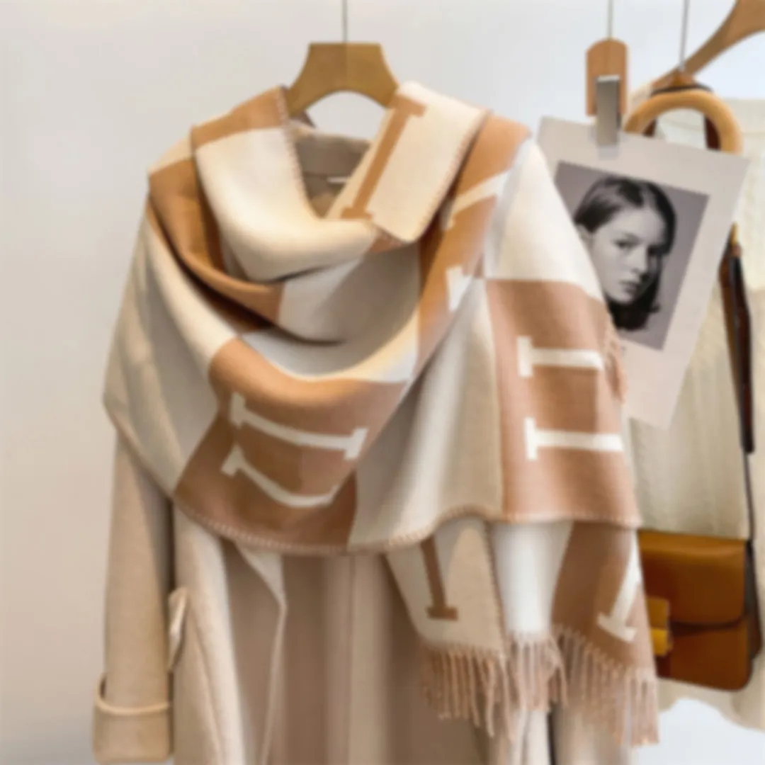 Designer Scarf 2023 New Women's Neck Fashion Premium Soft Warm Cashmere Large shawl Sofa horse Fleece Knitted Blanket