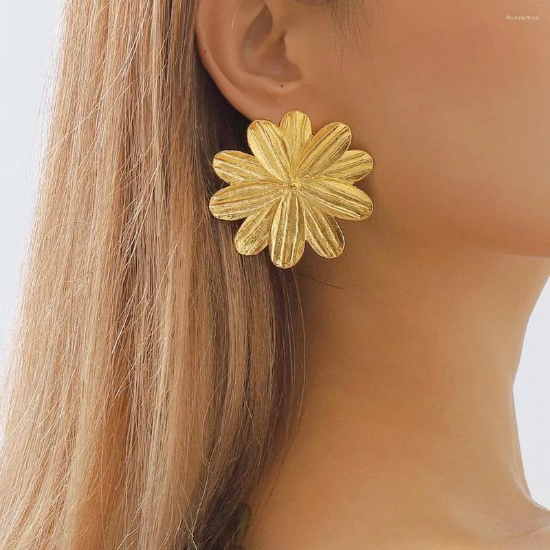 Boucles d'oreilles à clous pour femmes, fleur Simple, exagérée, couleur métal or, grands bijoux de fête pour dames, cadeaux