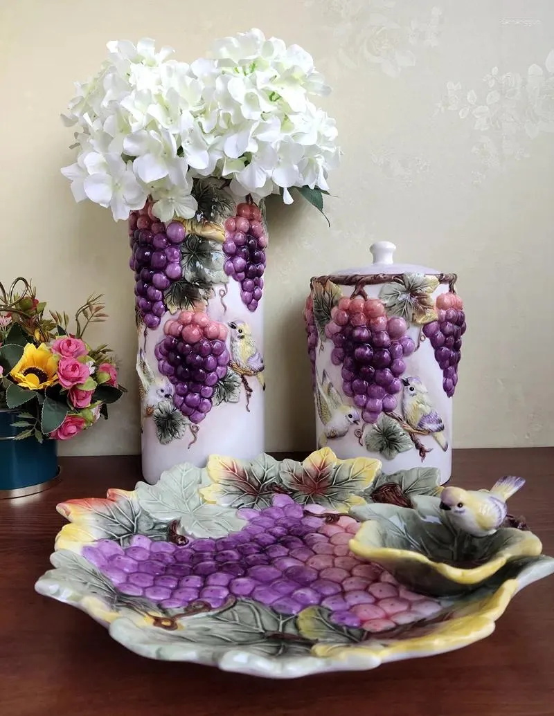 Storage Bottles European Hand Painted Ceramic Grape Sealed Jar Large Vase Living Room Decoration Home Afternoon Tea Dessert Plate