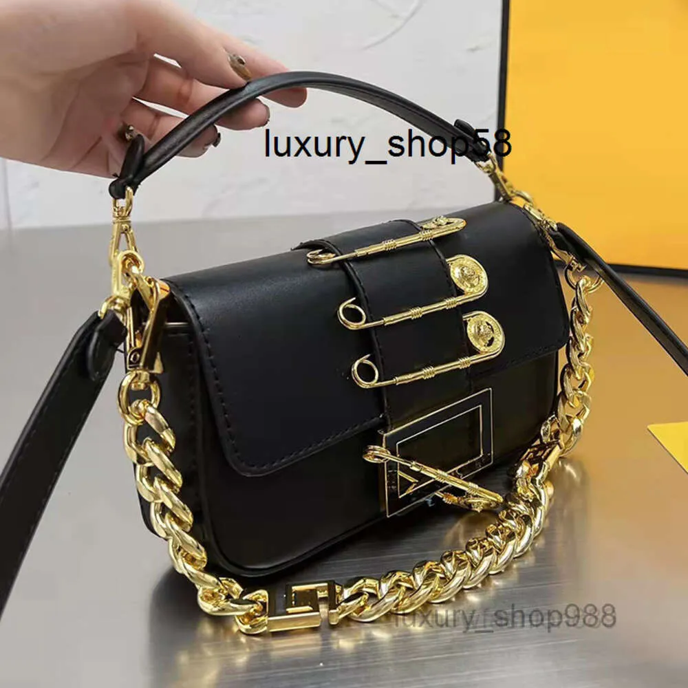 5A bag Bags Messenger Baguette Shoulder Bags Designer Women Brooch Baguette Bag Fashion Claic Baguettes Handbags Woman Big Chain Strap Underarm Handbag Luxurys s