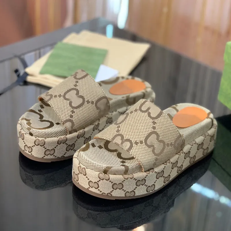 Gucci beach slides outlet