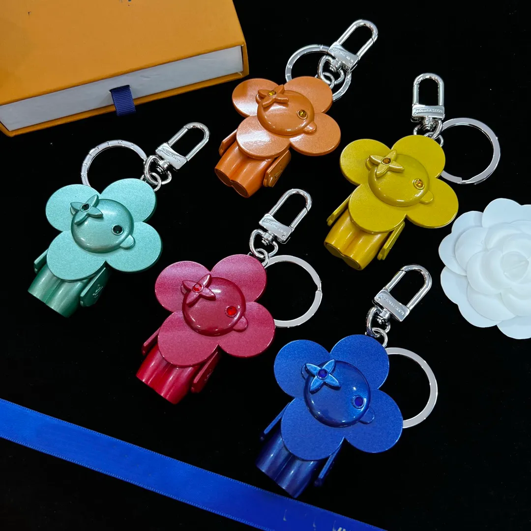 New Astronaut Sunflower Flower Car Keychain for Men and Women Key Chain Couples Key Hanging Accessories Bag Hanging Accessories Creative Gift Luxurious Jewelry