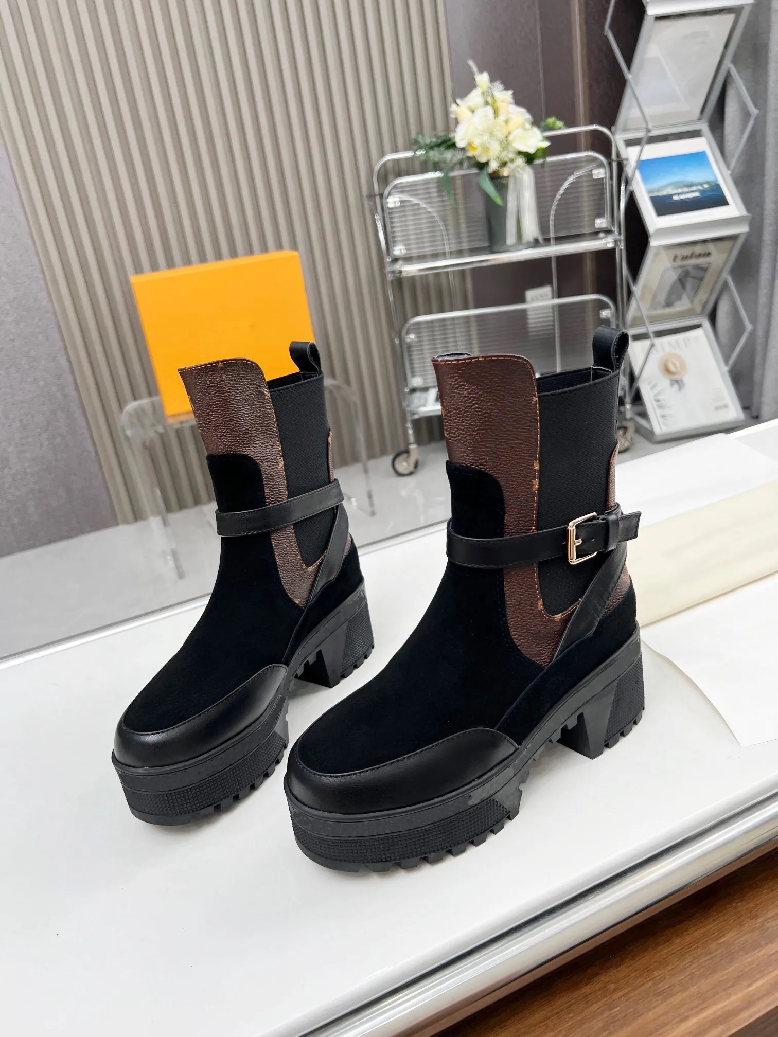 Laureate Platform Desert Boots Femmes Classiques Hautes Neige Daim
