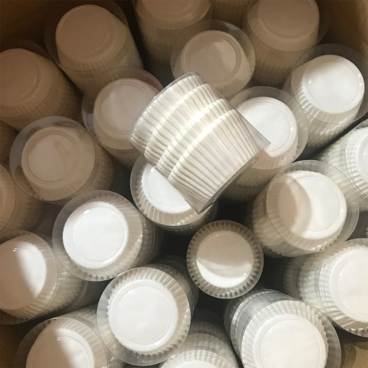 Forros brancos para cupcake, 100 peças, pacote com caixa de pvc, copos para cupcake, papel para cupcake de qualidade alimentar, copos de cozimento 1221317