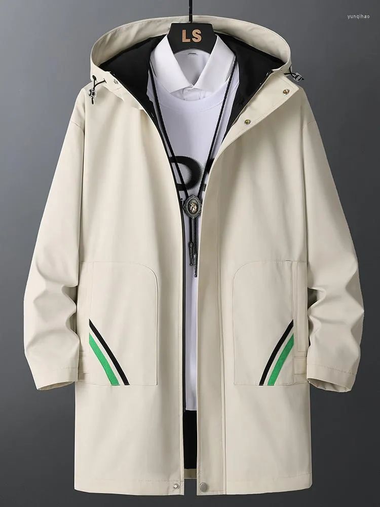 Płaszcze męskie 2023 Spring Płaszcz Streetwear Modna pasiastka z kapturem wiatrówka męska Mężczyźni Długie swobodne kurtki 8xl