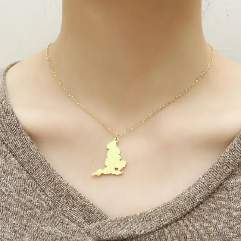 Vintage 18ct Yellow Gold Charm Necklace