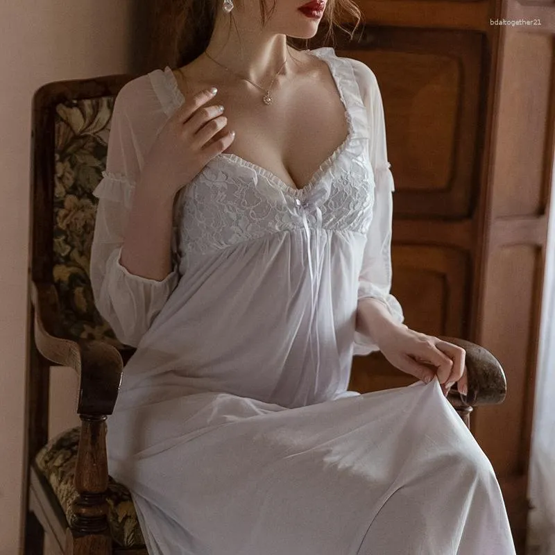 Vêtements de nuit pour femmes Chemises de nuit en dentelle Femmes Sexy Mesh Chemise de nuit Français Rétro Court Style Vintage Robes de chambre d'été Col V Fairy Lounge