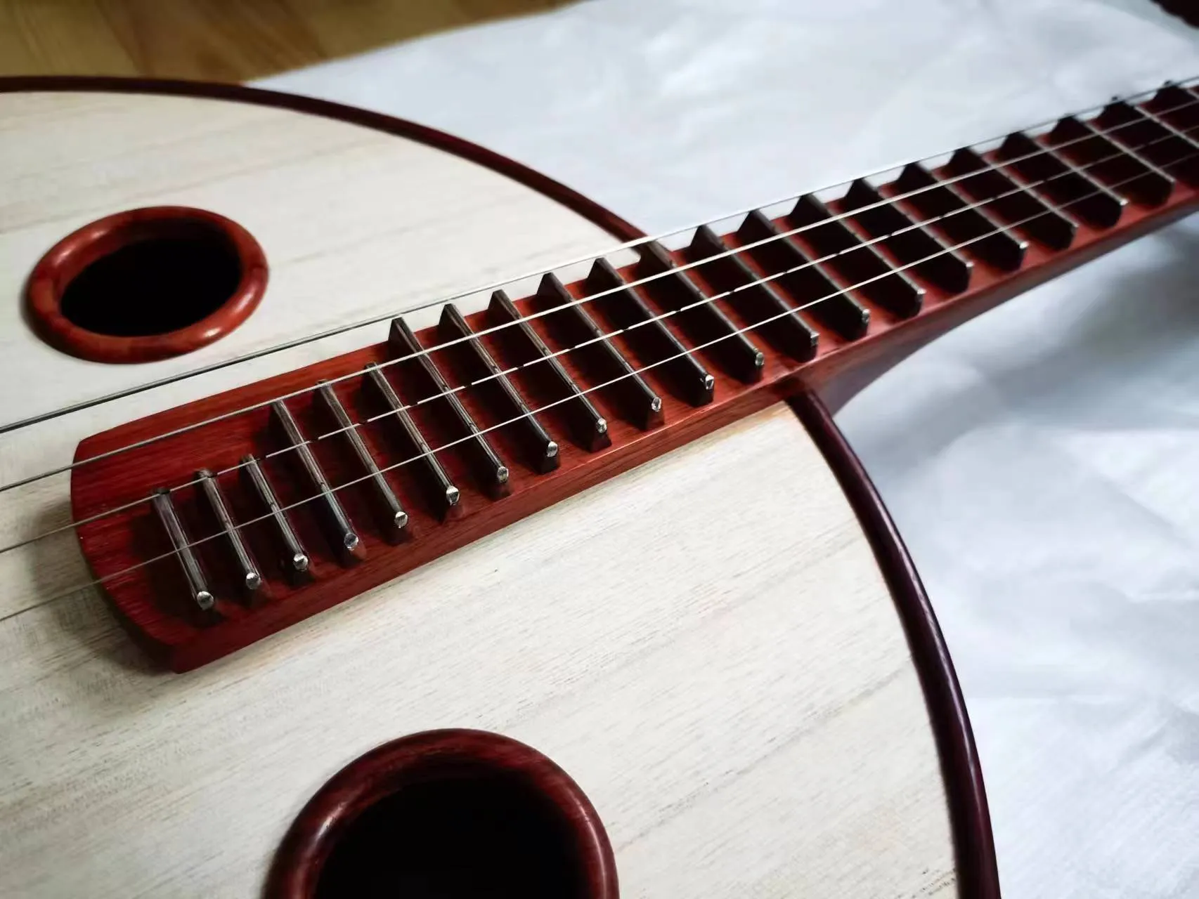 Professionell klass Rosewood Zhong Ruan med Case Hot Sale Kinesisk musikinstrument Gratis frakt