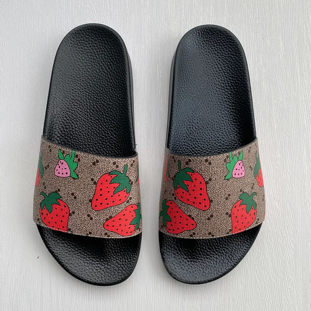 2024 Designer Italien tofflor Paris Nya gummibilder Sandaler Floral Brocade Kvinnor Män Slipper Flat Bottoms Flip Flops Womens Fashion Randed Beach D88