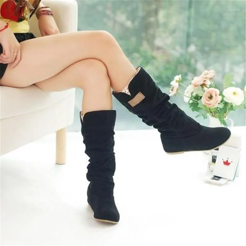 Bottes 2023 Femmes Dentelle Nubuck Talons plats Hiver Chaussures de neige Femme Flock Peluche Rembourrée Longue équitation Moto