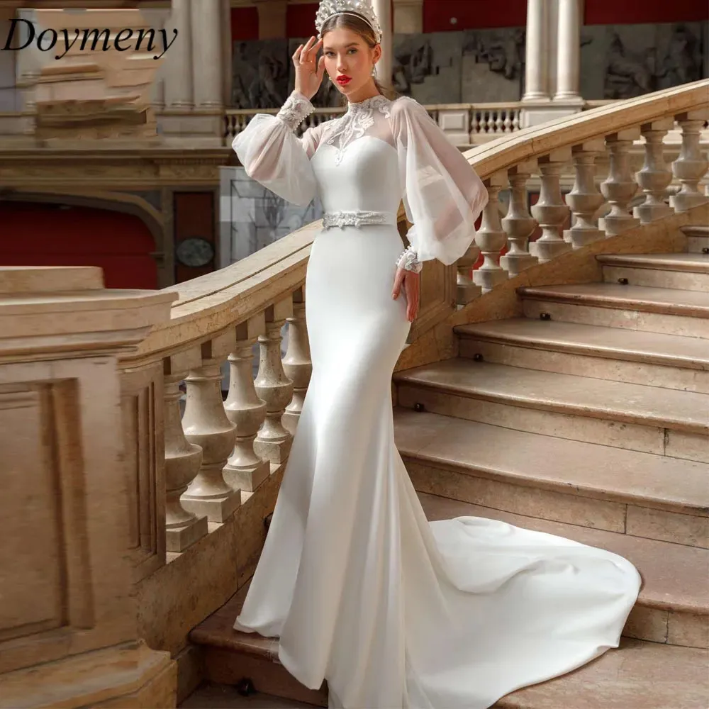 Elegant White Mermaid Wedding Dress: Detachable Sleeves, Lace