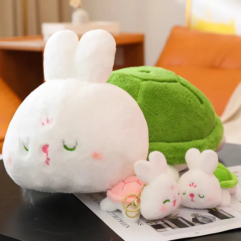 ぬいぐるみのぬいぐるみ動物とふわふわのバニーぬいぐるみ を