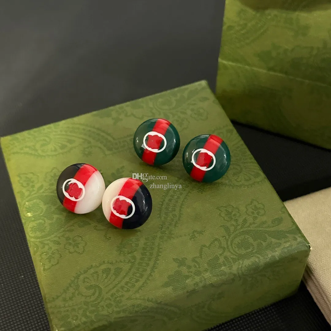 Klassische Buchstaben-Ohrringe, emaillierte, farblich passende Liebes-Modeohrringe für Frauen in 3 Farben