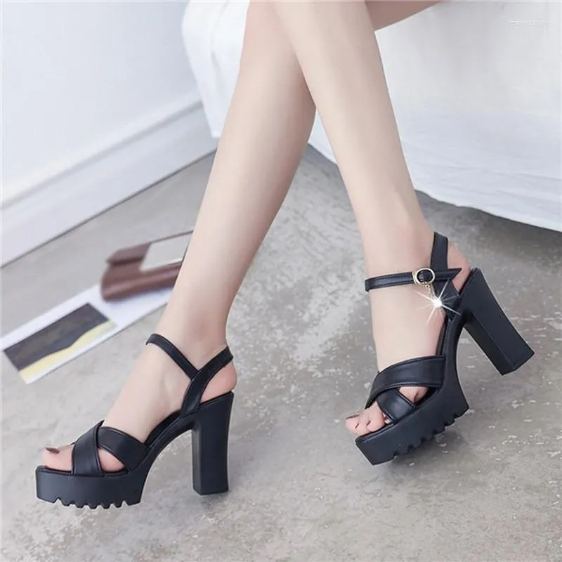 Sandaler 2023 Fashion Women Pärled Summer Shoes Party Sexig Pearl Flat Bottom High Heels