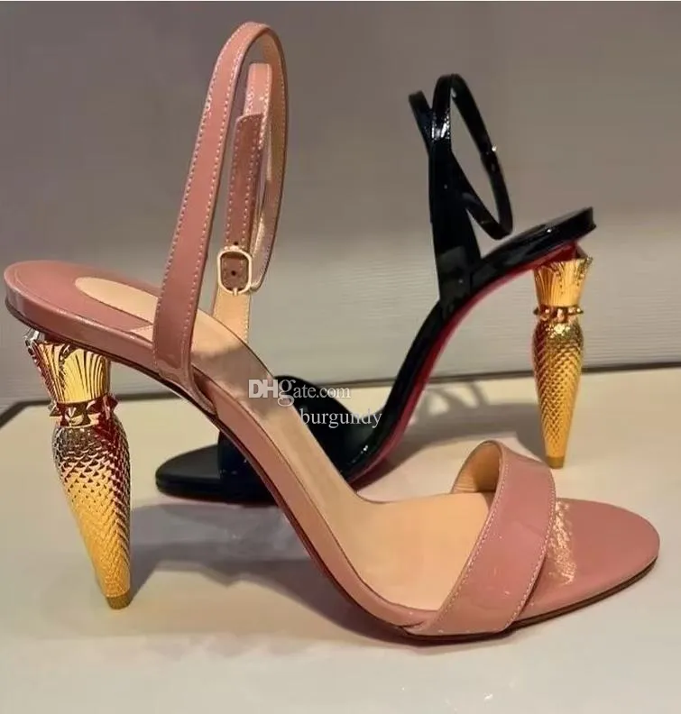 Famoso verão 2023 sandálias sapatos para mulheres polido bezerro patente couro senhora banhado a ouro carbono gladiador sandalias festa casamento EU35-44