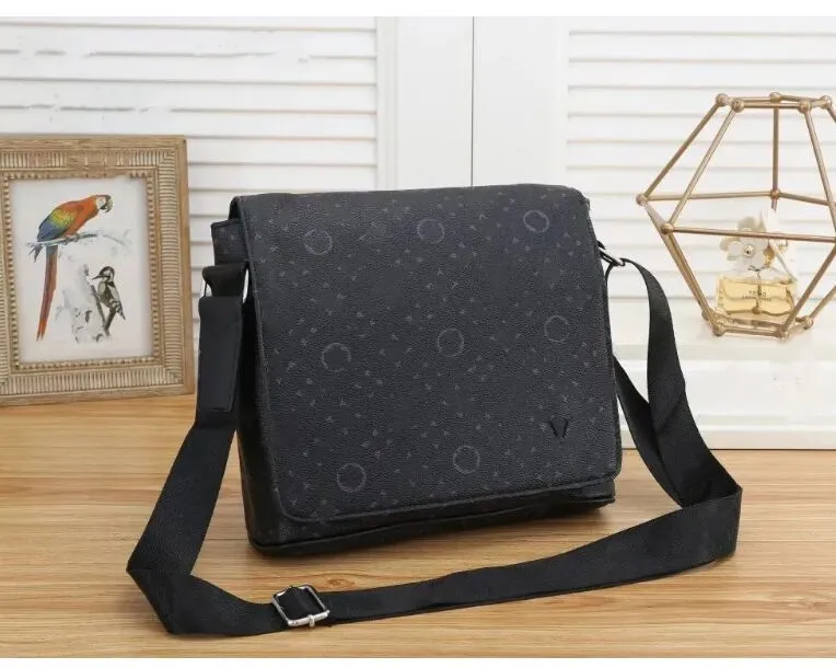 DISTRICT Pm Monograms Bag Eclipse Black Coated Canvas Messenger Bag Hobo Shoulder Purses Totes Designers Luxurys Mens Women Handbag Top Quality Sport Waist Bag