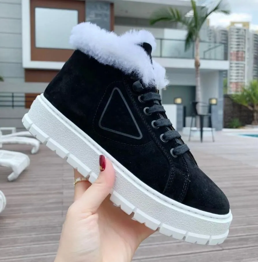 Mulheres de cano alto com fundo grosso com cadarço botas de neve inverno quente sexy marca de moda de luxo design clássico couro fosco camurça high-end modelo de menina casal bota de neve quente