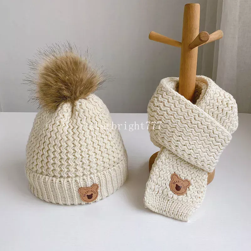 Nouveau hiver bébé enfants tricoté chapeau écharpe dessin animé ours fausse fourrure boule crâne casquettes polaire bonnets enfants chauds chapeaux écharpes