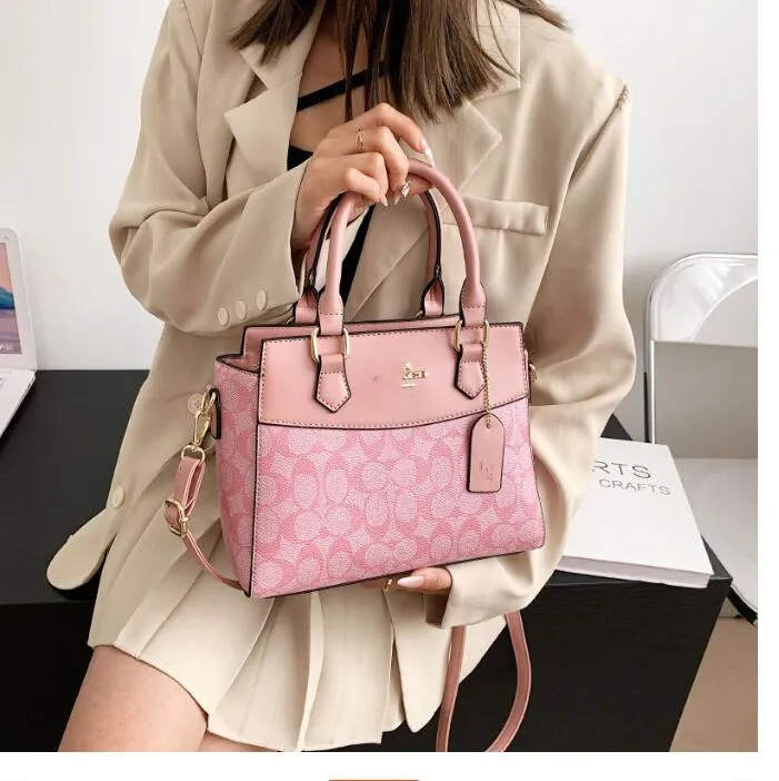 バッグ Rare COACH accessory pouch Pink 6094 Rare COACH Signature Canvas Accessory Pouch 6094 Pink Logo