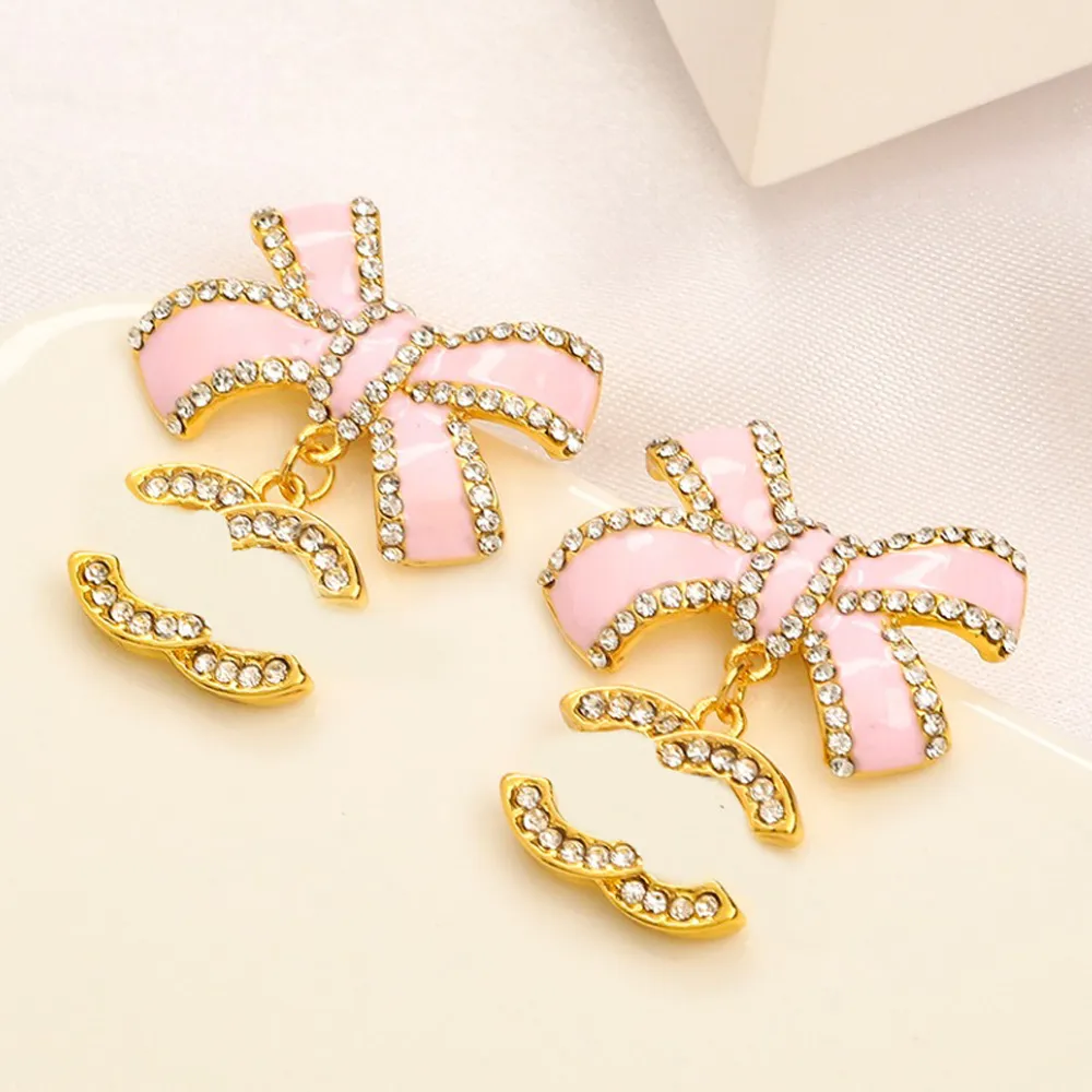 Diseñador Pendientes Stud Pendientes de alta calidad Mujeres Marca Carta Pendiente Aleación Pendiente de cristal Gota Gota 18K Chapado en oro Chapado en plata Regalo de joyería de boda