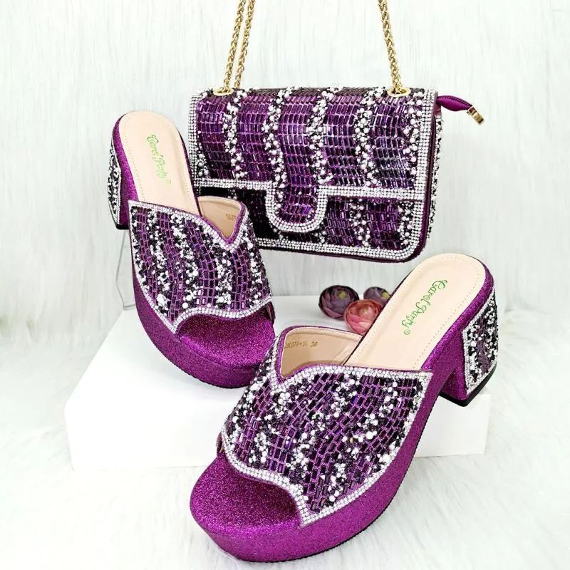 Chaussures de robe QSGFC Luxe SSS Grade Violet Cristal Talons Hauts Nigéria Africain Design Sandales À Talons Ouverts Sac À Chaussures Ensemble Pour Femmes