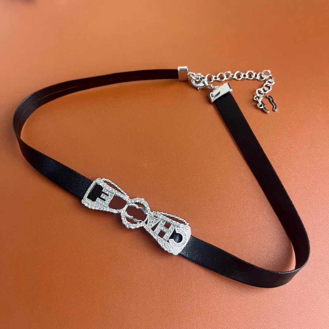 Black Choker Necklace Women's Boutique Designer Halsband 925 Silver Högkvalitativa smycken Ny 18K Guldpläterad Pearl Love Pendant Halsband