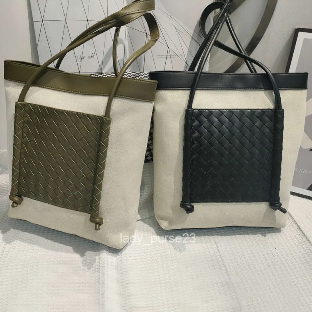 2023 Botega Venetas Bvbag Flipflap Lady Tote Bags Designer Väska färg Blockering stor kapacitet handväska vertikal vit portfölj mode vävt strand