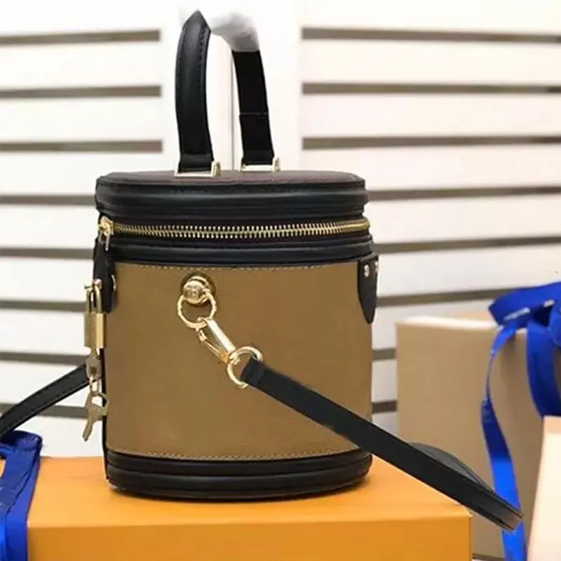 10a designer kosmetiska väskor sminkväska skönhet fodral omvänd belagd duk koppling handväska kvinnor totes crossbody handväska borttagbar rem trum axel väska handtag cylinde